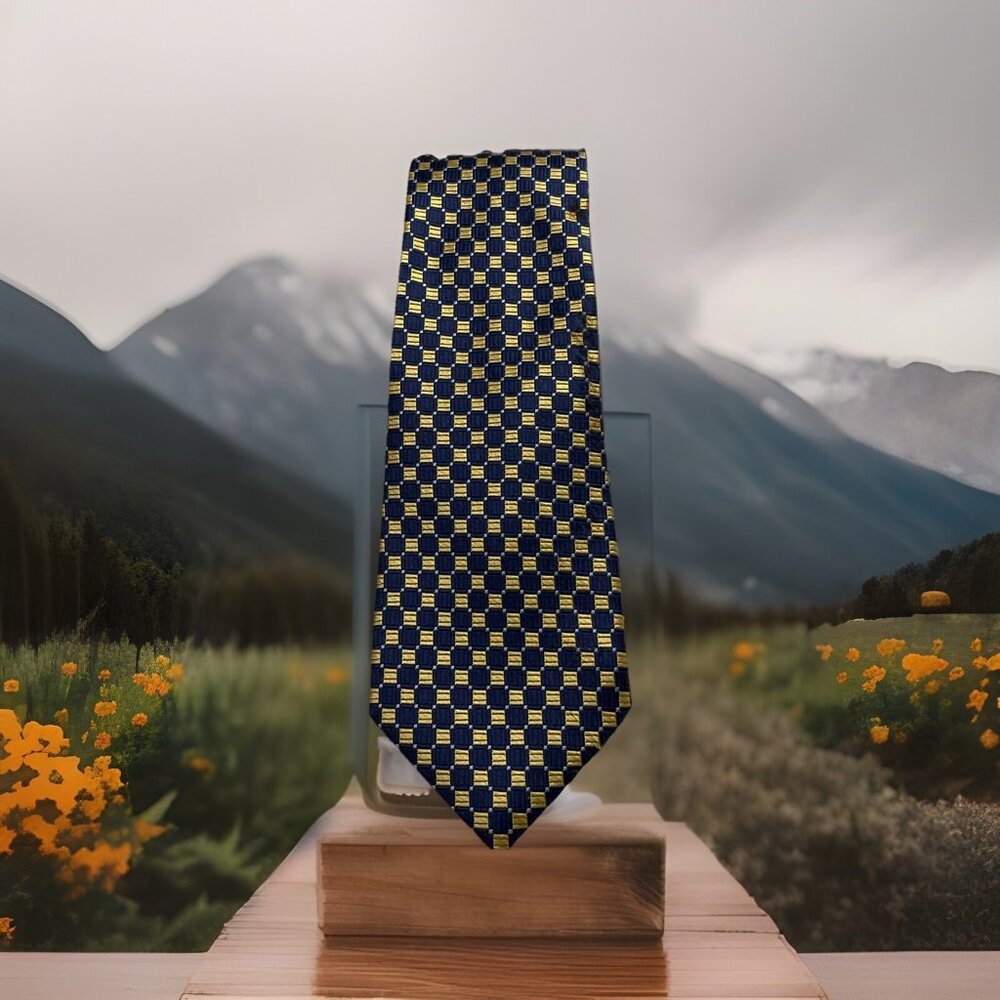 Chaps Geometric Design Yellow/Navy Blue 100% Silk Men’s Tie Necktie 3.75”W 60”L